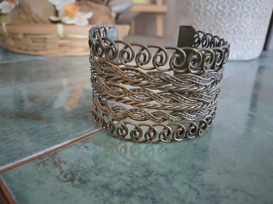 Метална гривна от Индия