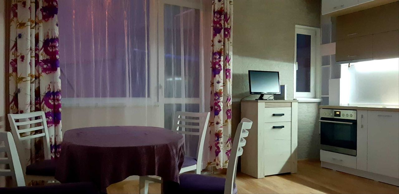 Дава се под наем Двустаен апартамент в Варна, Център - 60 кв.м за 561 € - Снимка #11