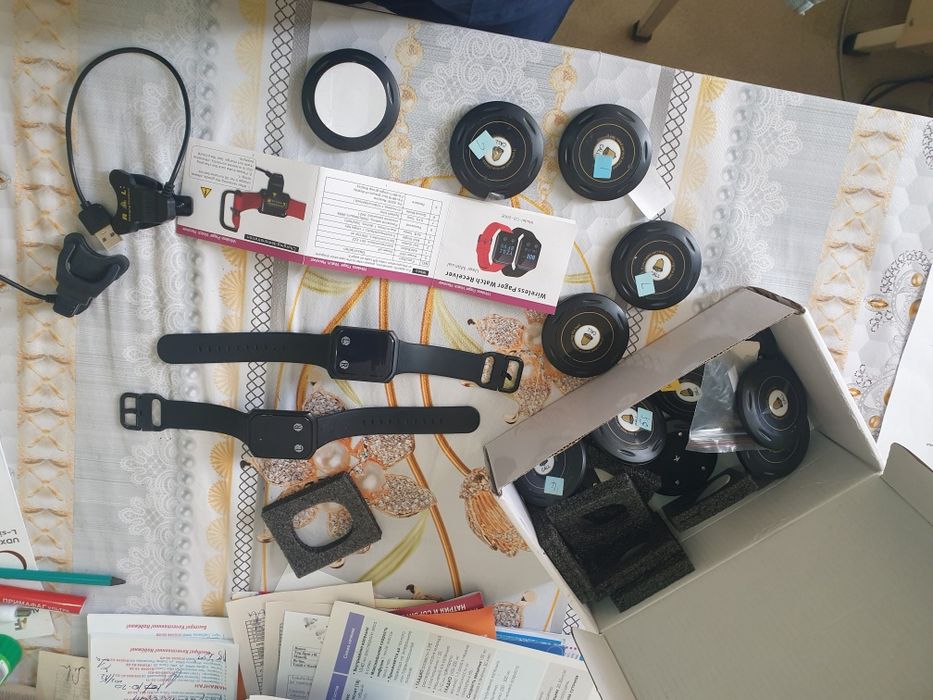 Уакирув тугмаси 2та соат сенсирли ва тугма 15 та100 доллор