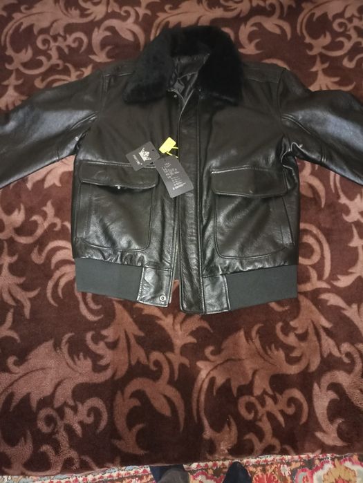 Мужской кожаная куртка.