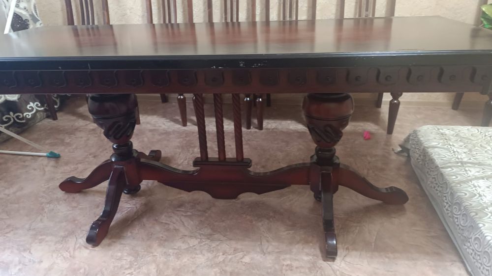 Продам стол и 6 стульев из дуба