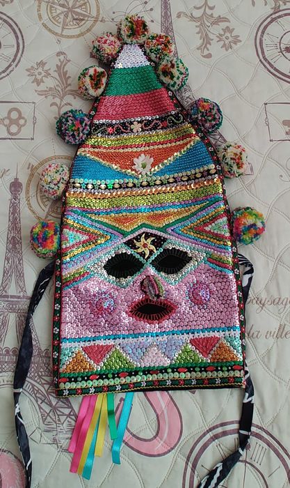 Кукерски маски.           .