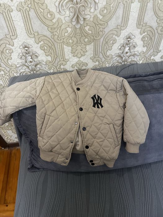 Бомбер стеганая легкая куртка