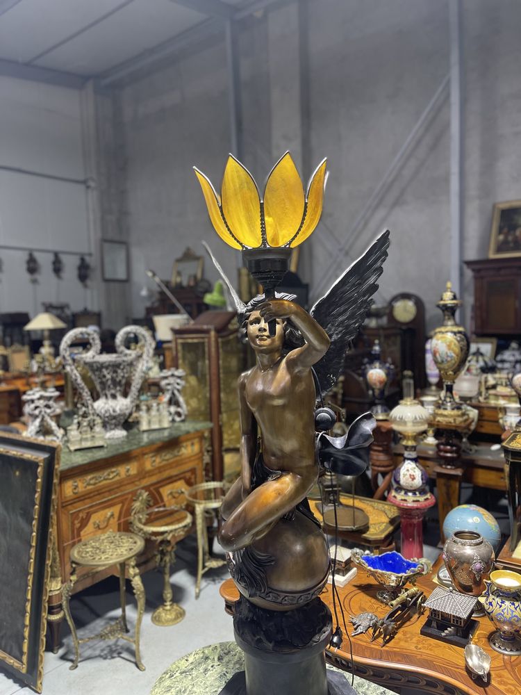 Lampadar deosebit din bronz masiv
