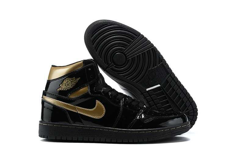 Нови дамски маратонки Nike Air Max Jordan 1 Mid налични 38 номер