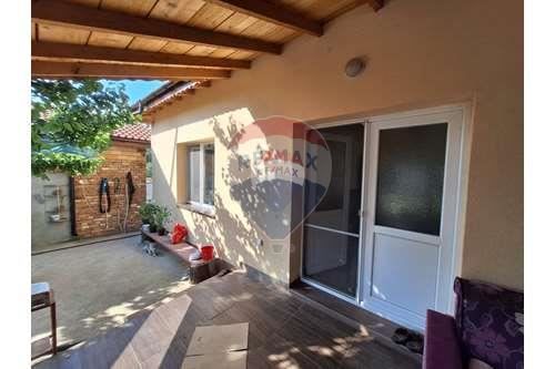 Продава се Къща в с. Гурково, Област Добрич - 138 кв.м за 1377 €/кв.м - Снимка #8
