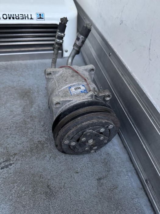 Компресор и стойка хлад.мерцедес спринтер