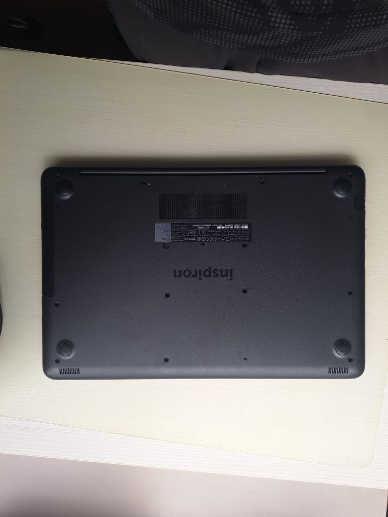 Лаптоп DELL Inspiron 15