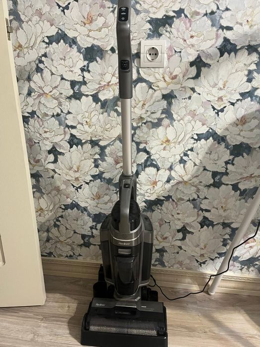 Продам вертикальный пылесос