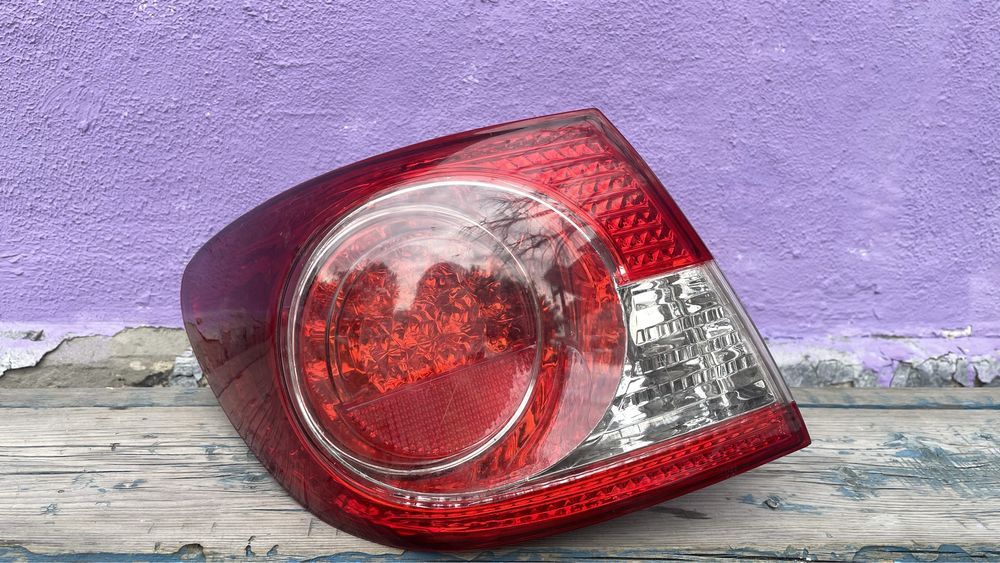 Продам заднюю левую фару на королла 2006