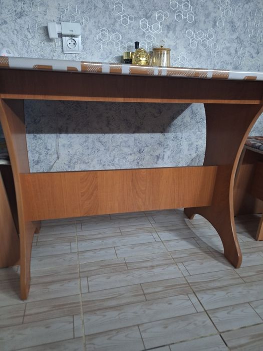 Стол кухонный продам