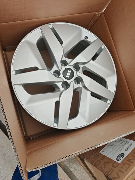 Vand jante de aliaj pentru Tesla pe 19 marca Fondmetal