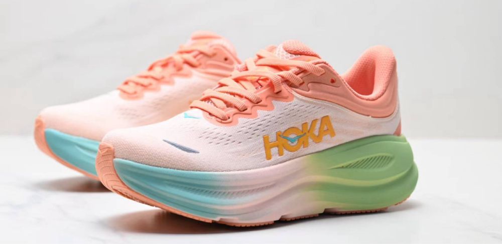 Нови дамски маратонки с кутия Hoka Bondi 9