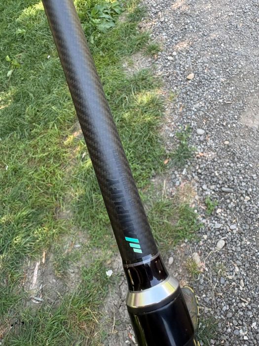 Vând lansetă avid spomb