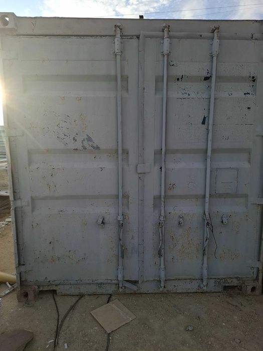 Контейнер предусмотрен под туалет