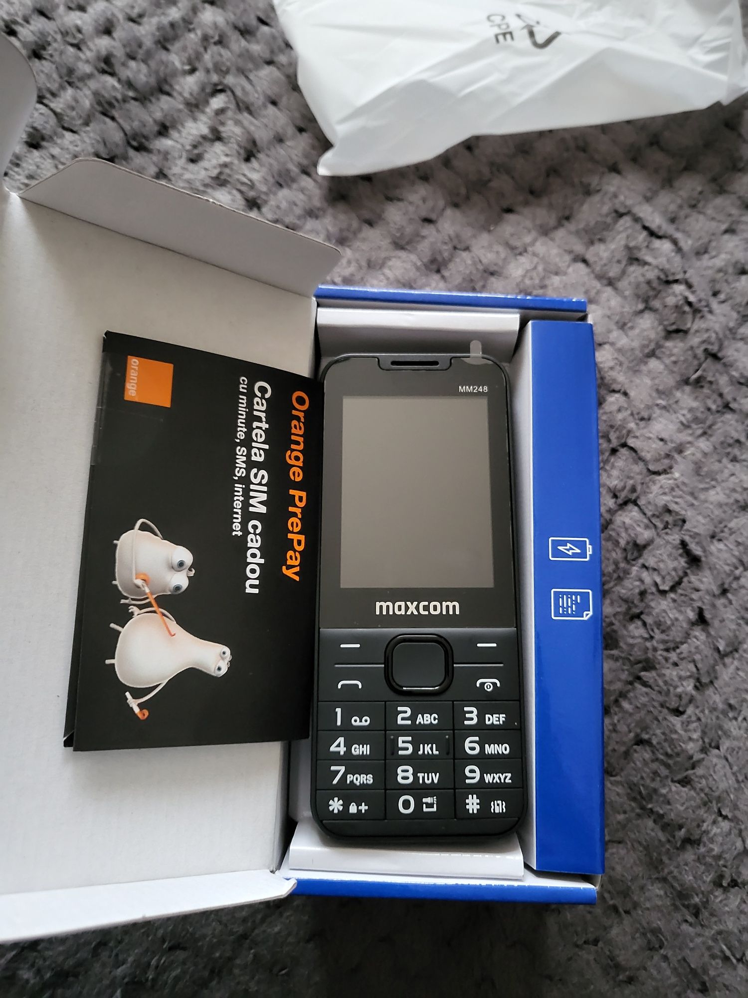 Vand 2 telefoane maxcom dual sim