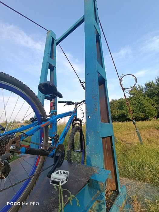 Bicicleta MTB albastra