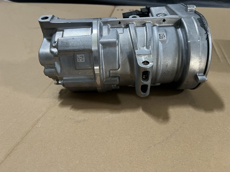 Compresor Ac Mercedes A0008306802 A0008308004 A0008304205