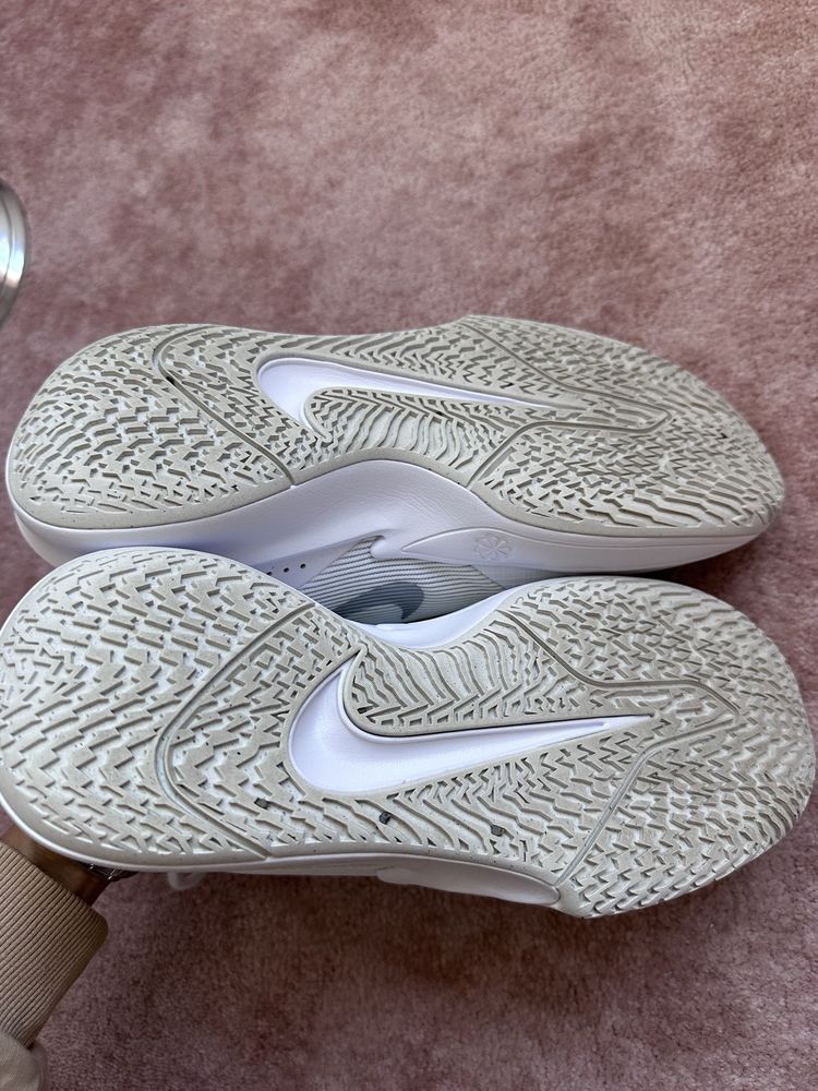 Nike маратонки бели