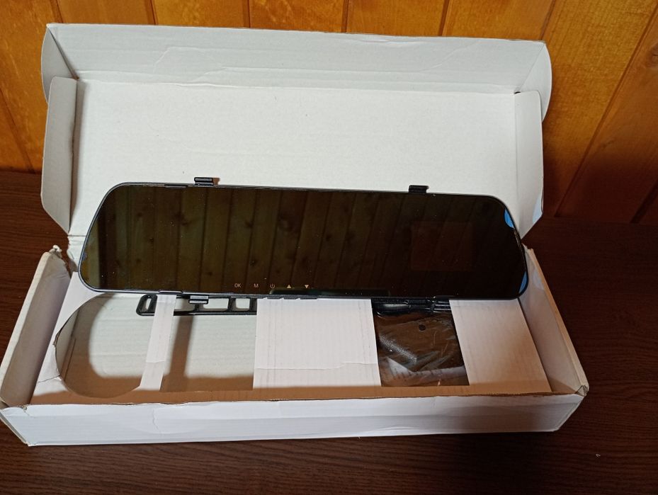 Огледало с видеорегистратор за автомобил с вграден 4.3″ дисплей