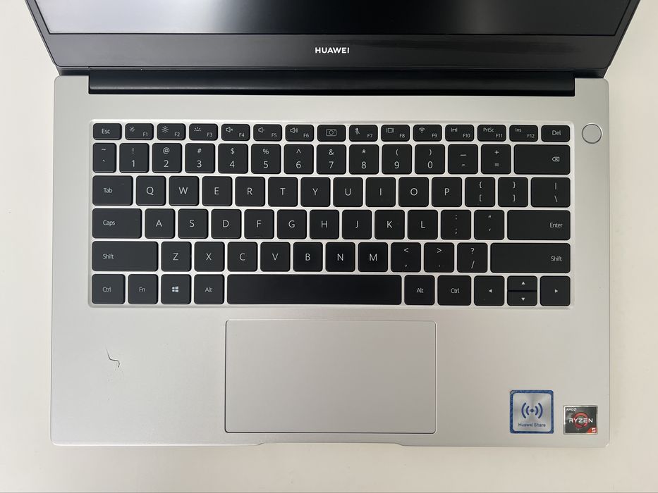 Laptop Huawei MateBook D14 – elegant, ușor și performant!