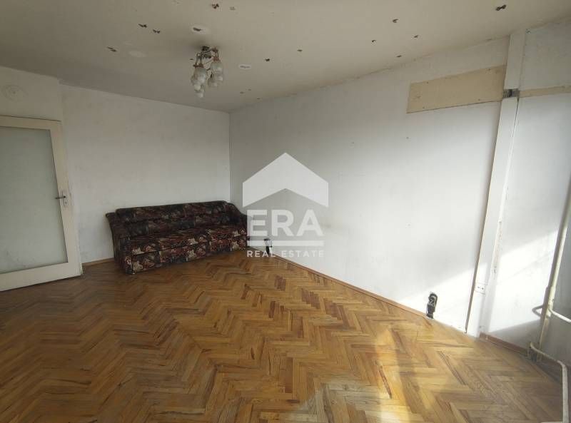 Ексклузивна източна гарсониера за продажба, в жк Младост, Варна, срещу