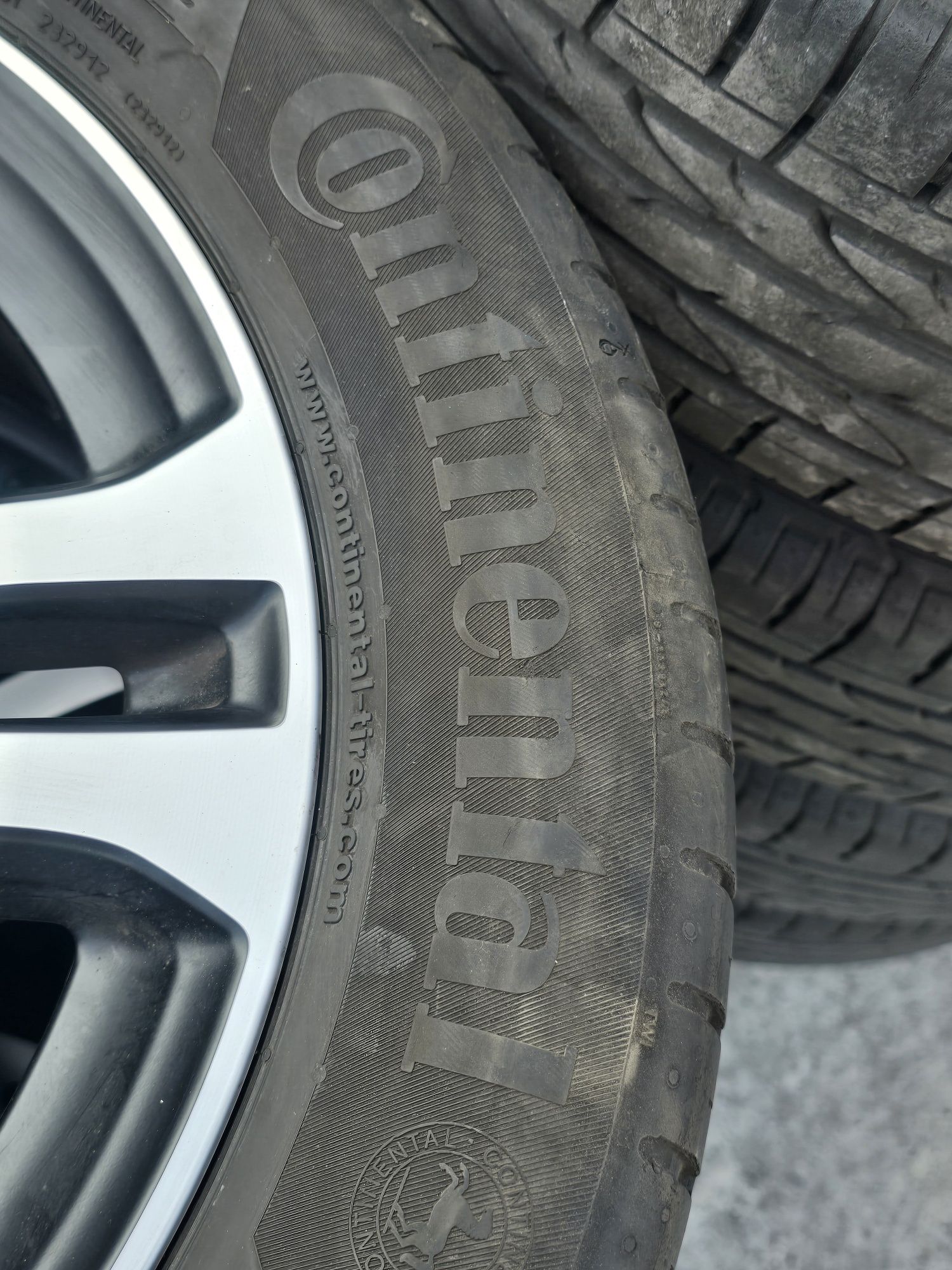 4 Броя 205/55/16 Continental 2x6mm 2x5,5mm