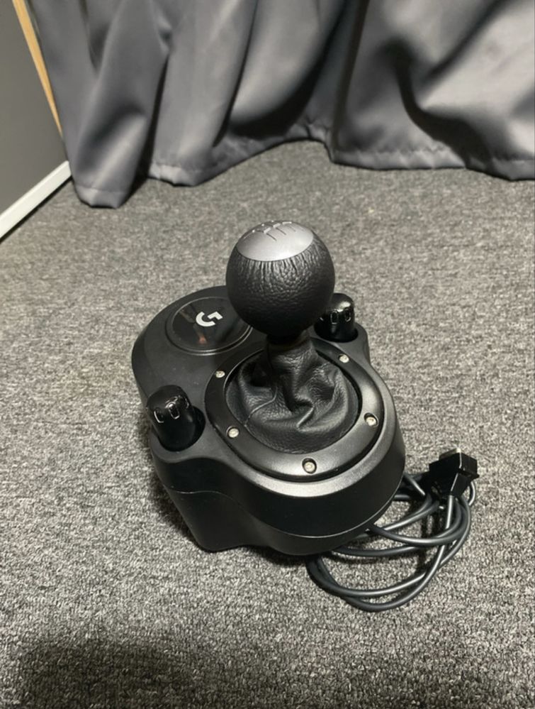 Logitech Driving Force G29 + Schimbator de viteze pentru PS4/5 sau PC