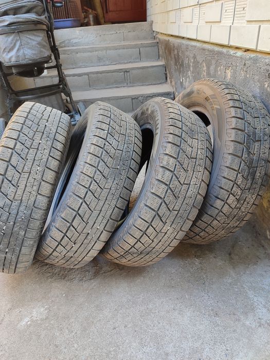 Продам комплект зимней резины YOKOHAMA R15