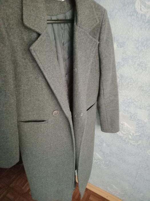 Продам пальто серого цвета