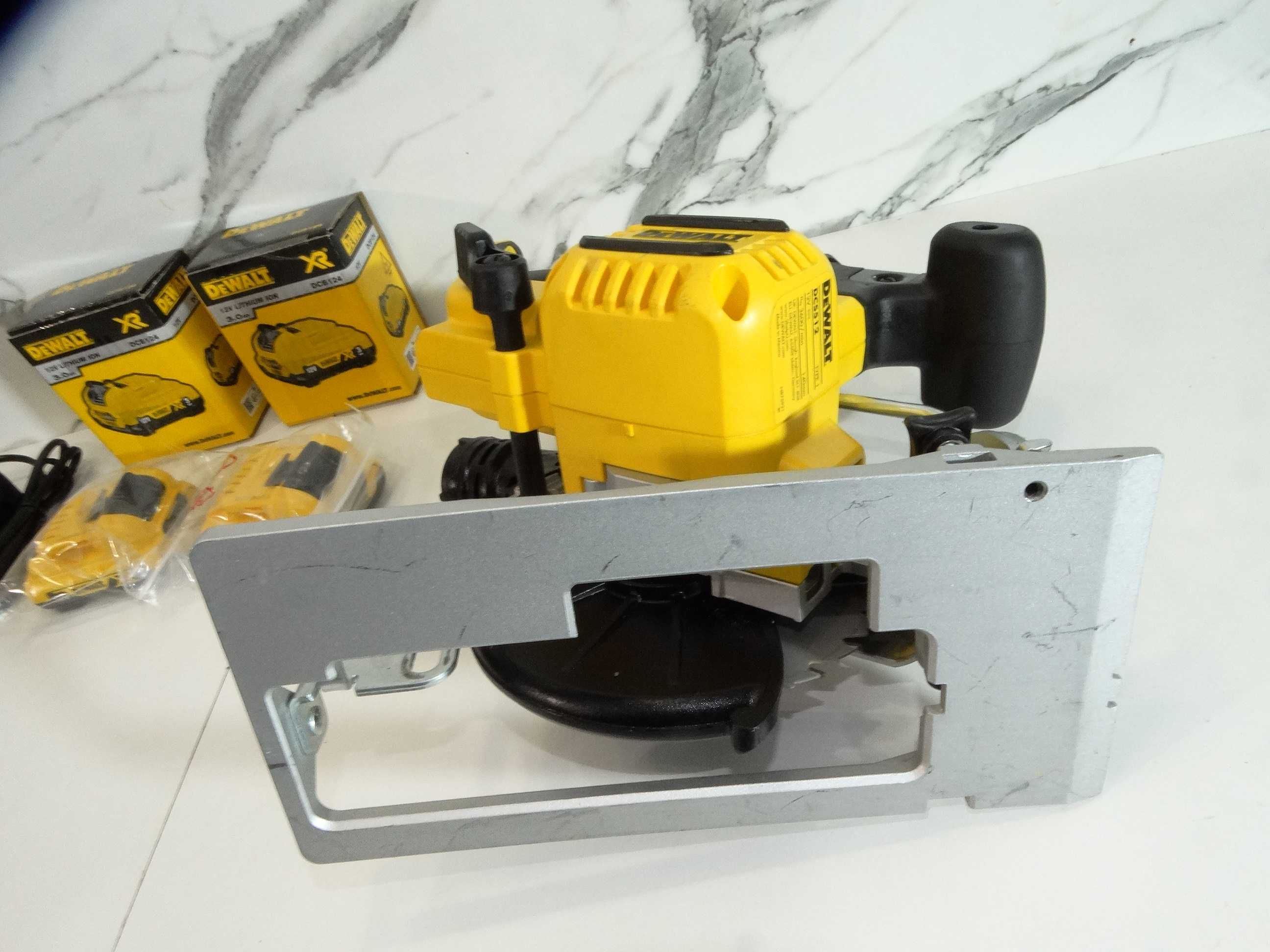 Dewalt DCS 512 / 2 x 3.0 Ah - Компактен акумулаторен циркуляр 12 V