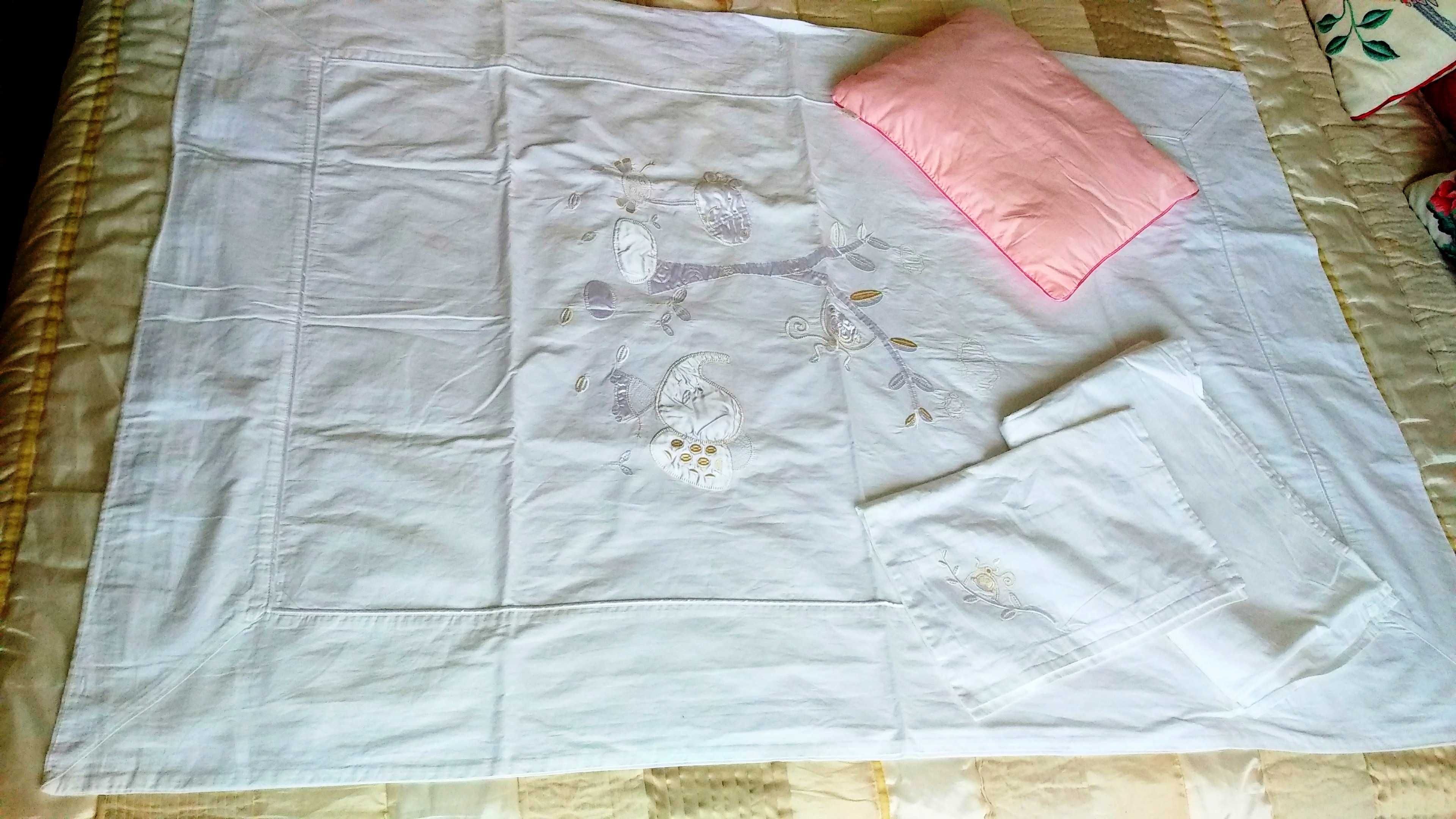 Бебешко спално бельо с бродерия: 100% памук и възглавница Lorelli