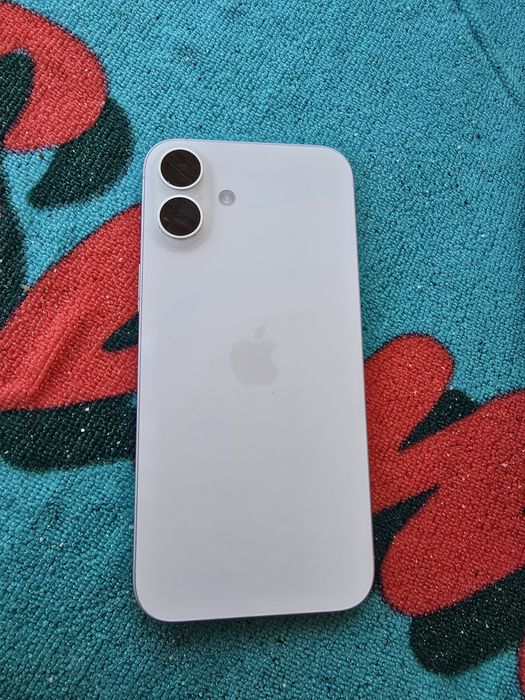 Vând iphone 16 plus 128 GB