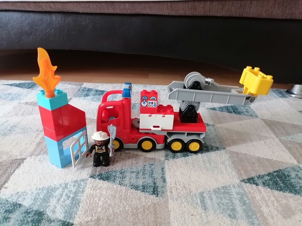Lego duplo mașina de pompieri.