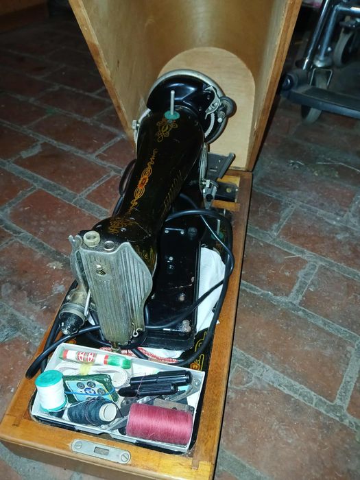 Автентична стара шевна машина