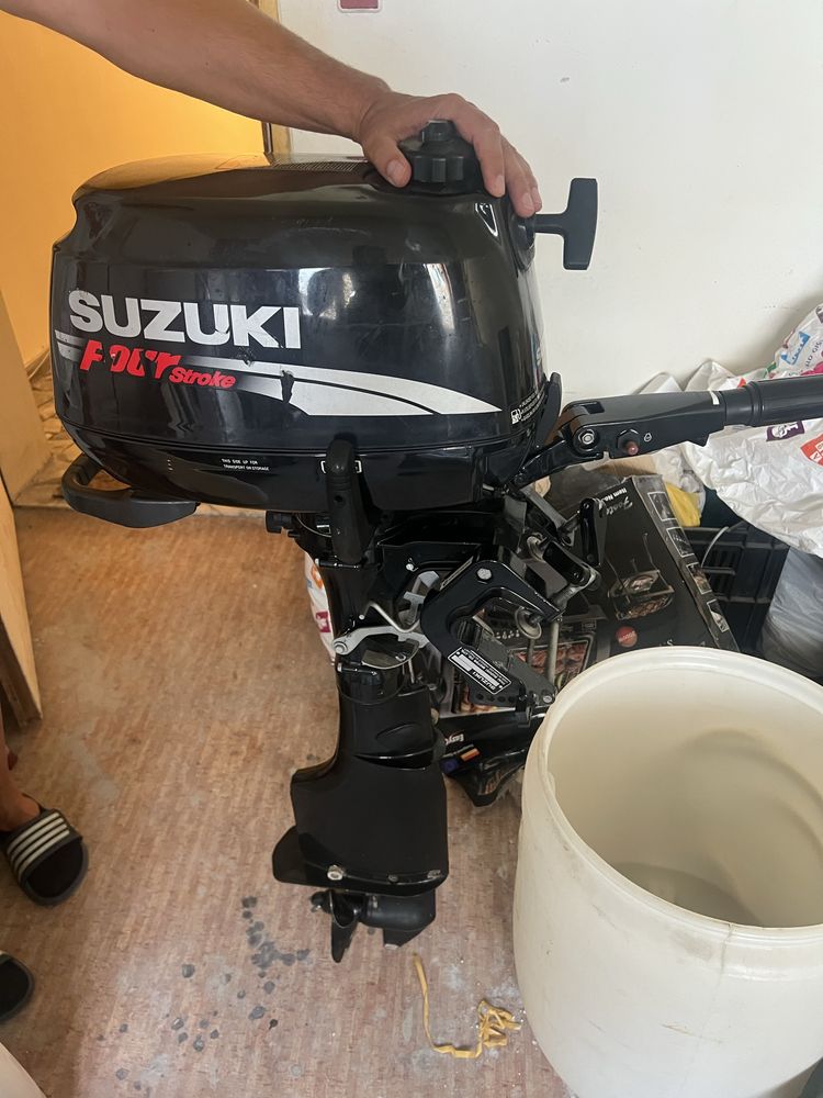 Извънбордов двигател Suzuki 4hp