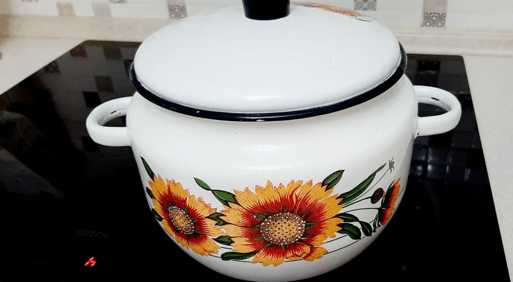 Кастрюля      ^^^