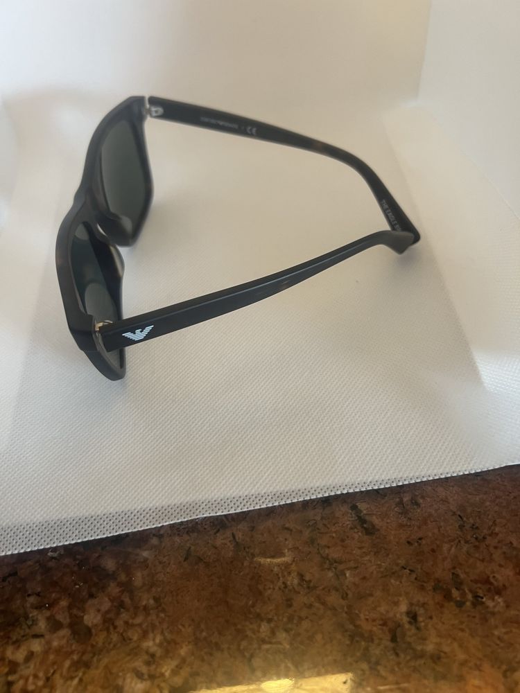 Ochelari de soare pentru barbati Emporio Armani !