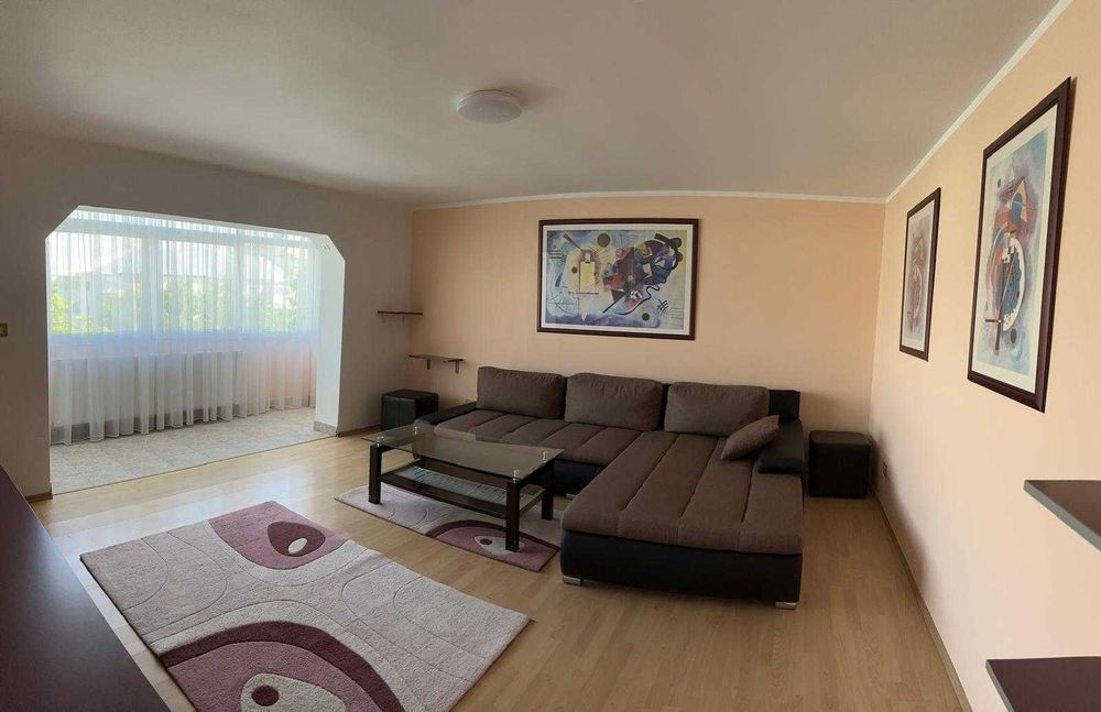 Apartament cu 3 camere decomandat