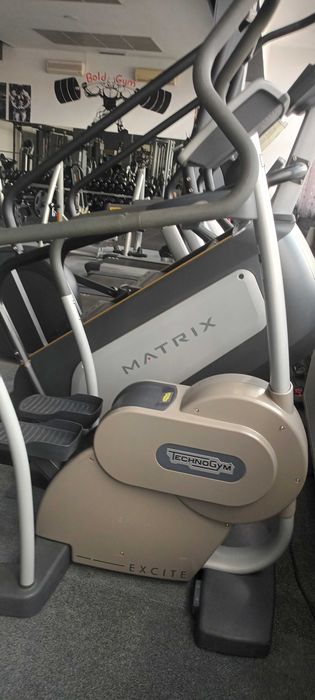 Benzi de alergare profesionale jog 500 led technogym