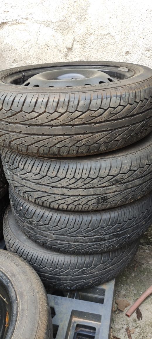 Гуми с джанти 175/60 R15 81H Dunlop 7бр.