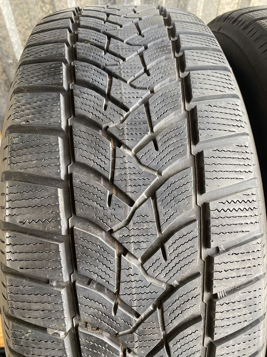 235/60/18 Дънлоп Зимни