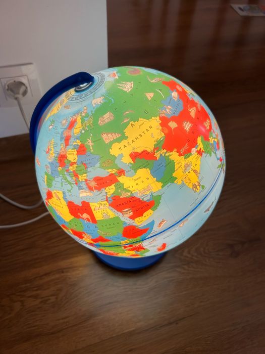 Glob pamantesc iluminat