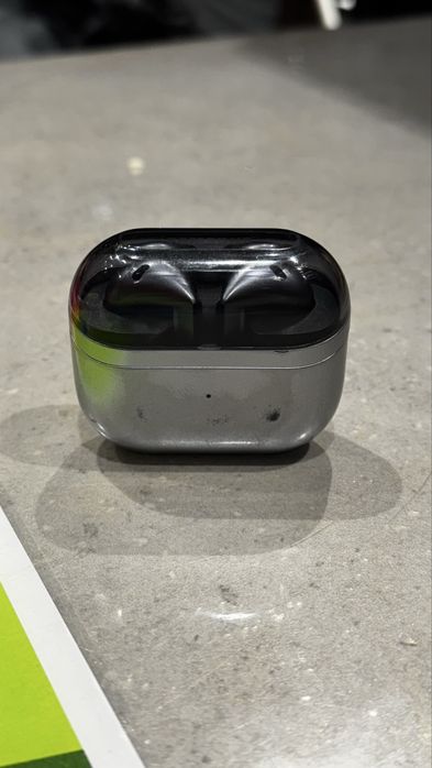 продаю GALAXY BUDS 3  в надежные руки