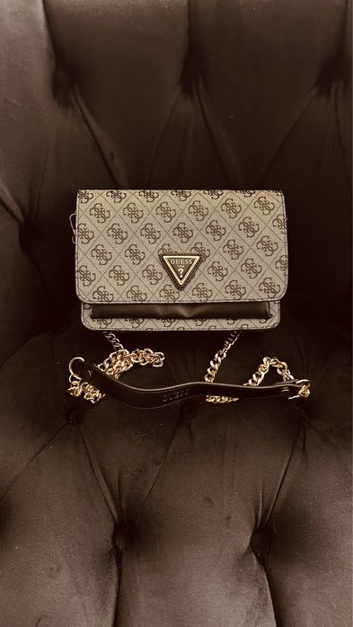 Раници и чанта Guess