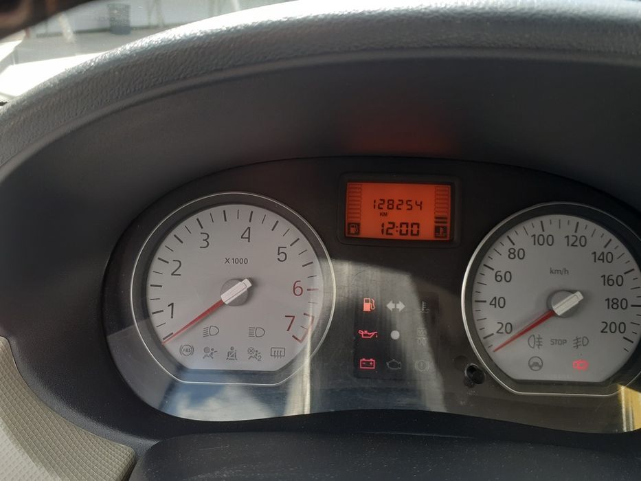 Dacia Logan 1,6 16 v, 128.000 km, benzina, manuala, 1598 cm3, 105 cp