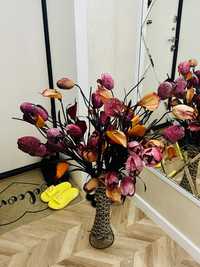 Цветы декоративные с вазой. Возле гипер Дины