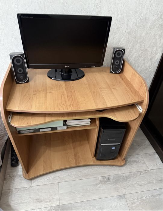 стул для компьютера со столом вместе