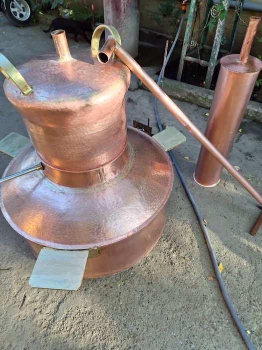 Vând cazan de făcut țuică cu capacitatea de 250litri