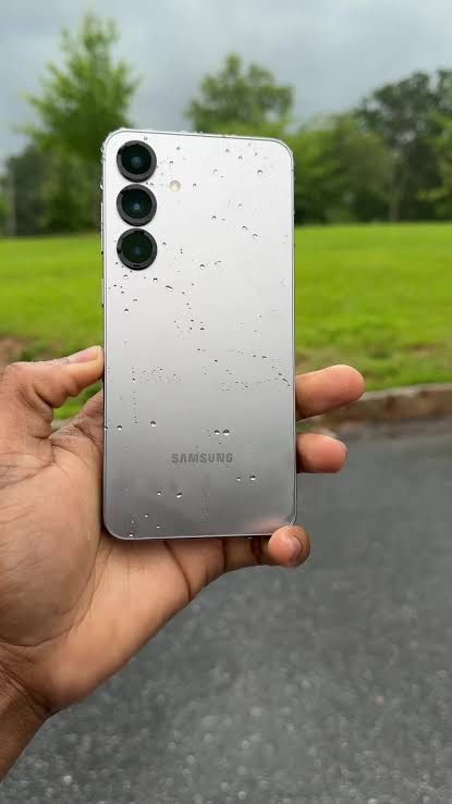 Продаётся Samsung S25 Plus 12/256 Silver Shadow в новом состаяние